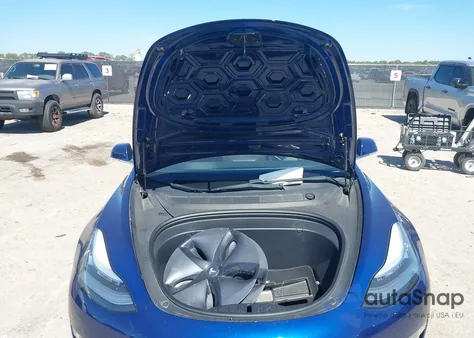 2018 Tesla Model 3 Long Range/Performance z USA, uszkodzony, nr VIN 5YJ3E1EB0JF130720